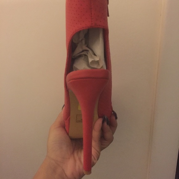 Shoes - Picture 5 of 5