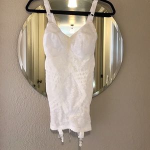 Rago open bottom shaper with garters