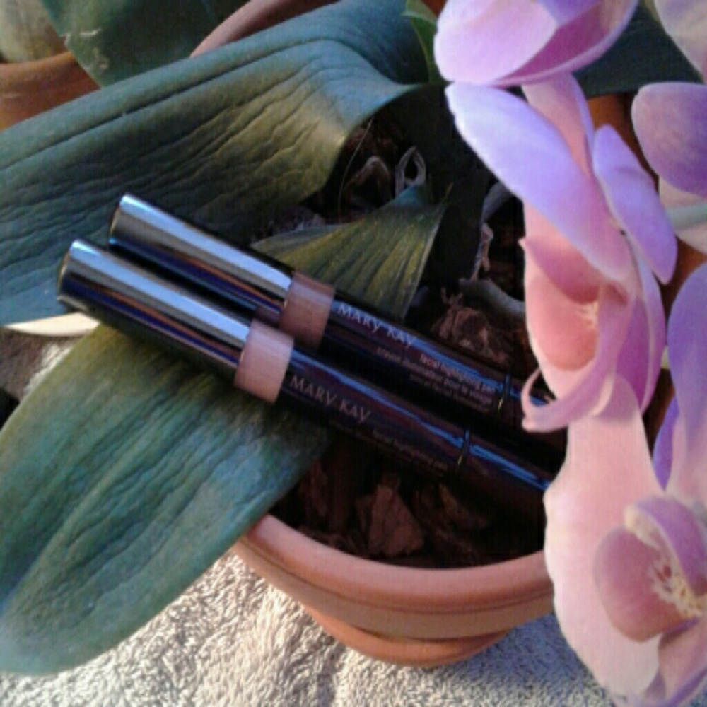 Facial Highlighting Pen