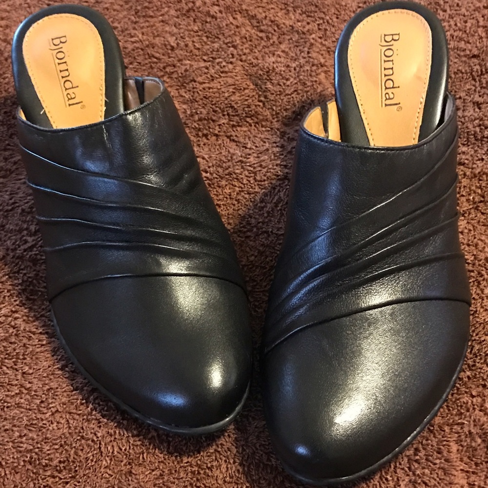 NWOT - Bjorndal Black Leather