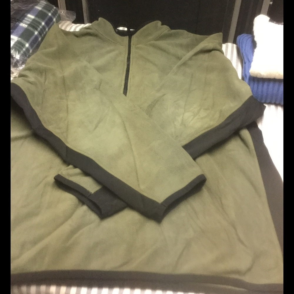 Fleece - Picture 2 of 3