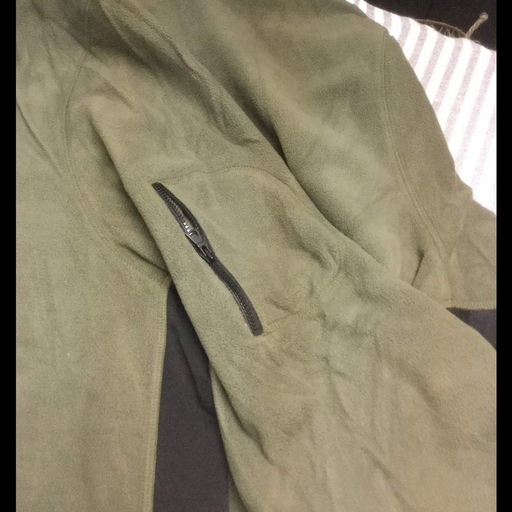 Fleece - Picture 3 of 3