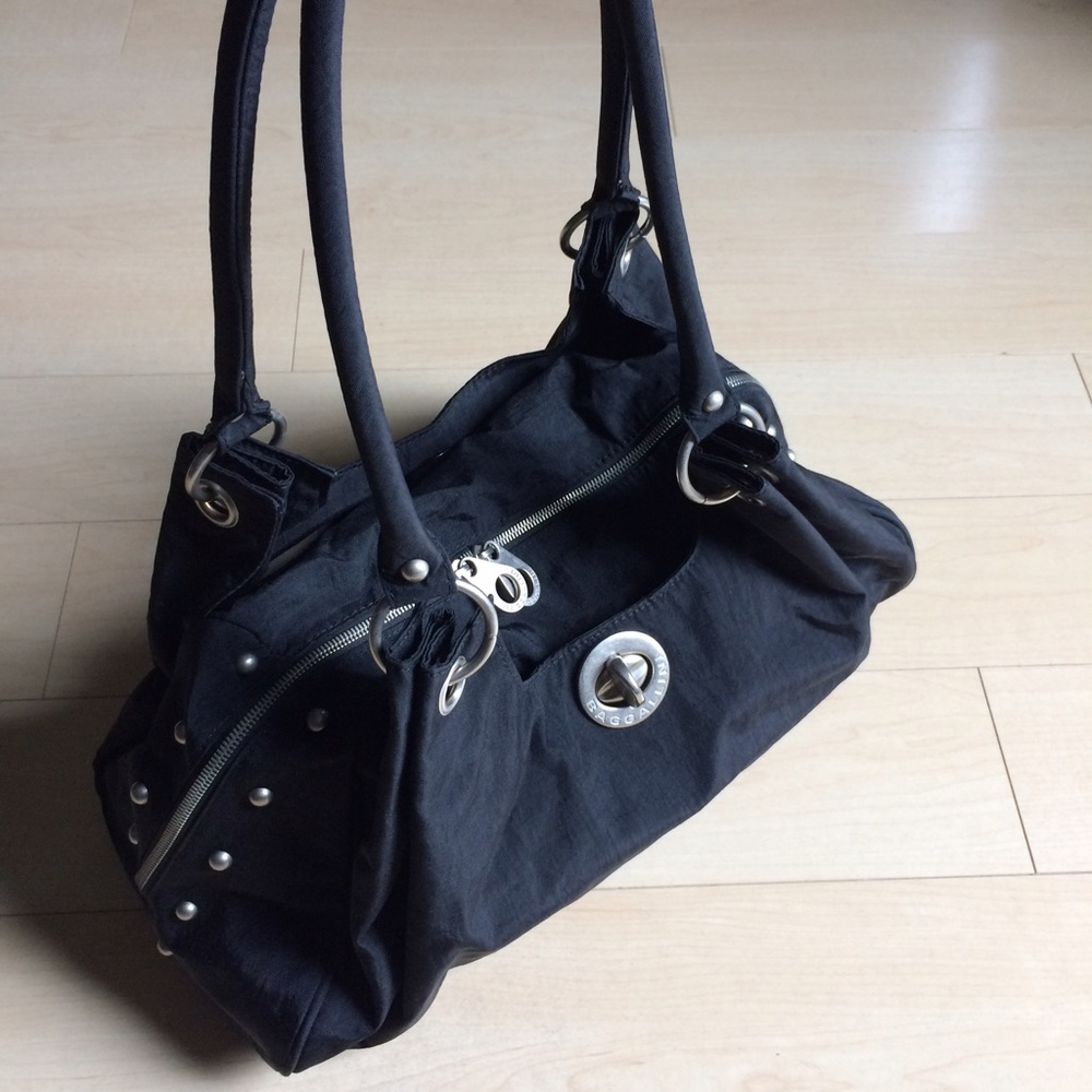 Crinkle Valencia Bagg PLUS Teenee Bagg - carried