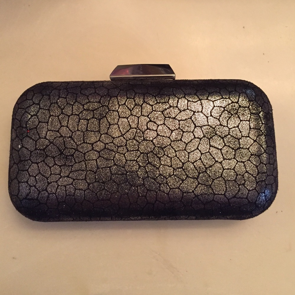 Gunmetal minauderie