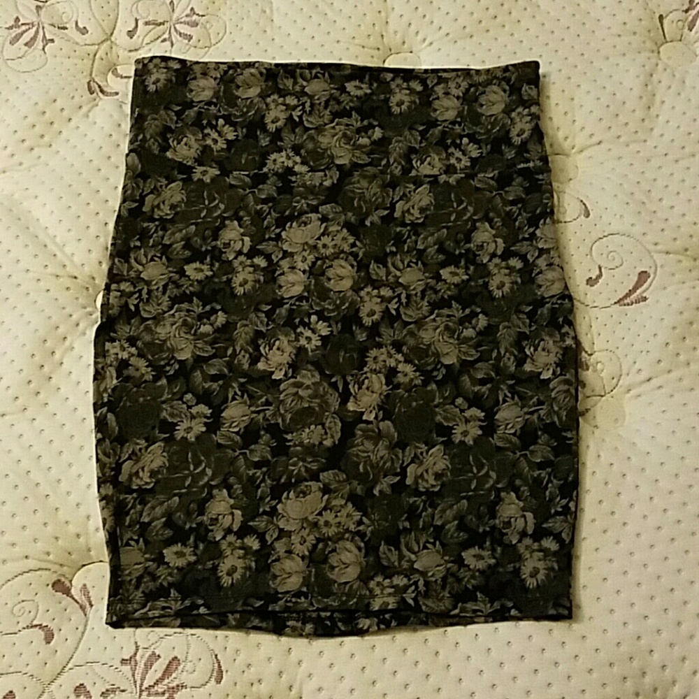 Torrid gray and black skirt