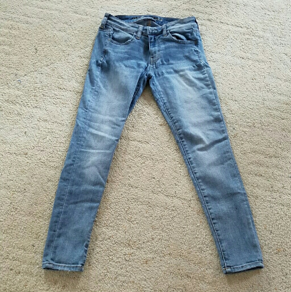 American Eagle Light Wash Skinny Jeans