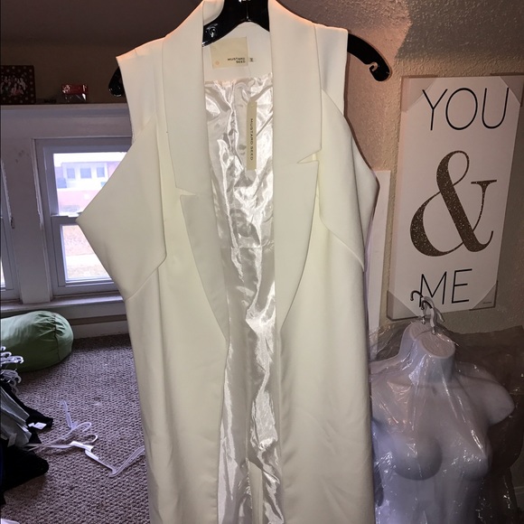 Tia - Picture 2 of 2