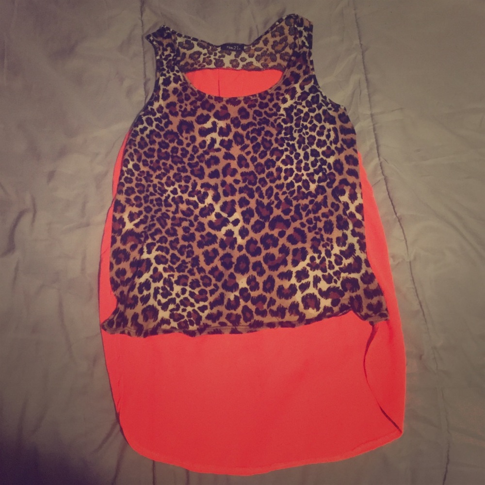 High/low cheetah print/peach colored t-shirt.