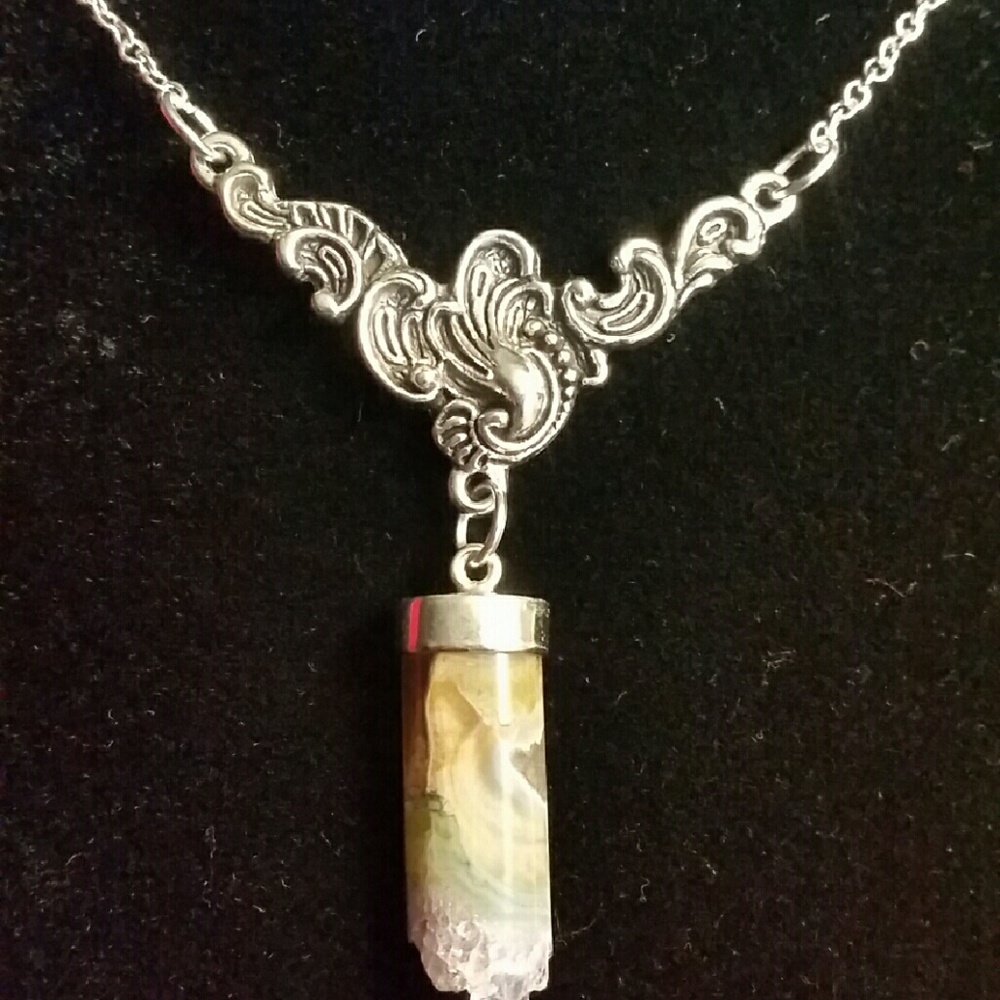 Sterling silver necklace with amethyst Crystal