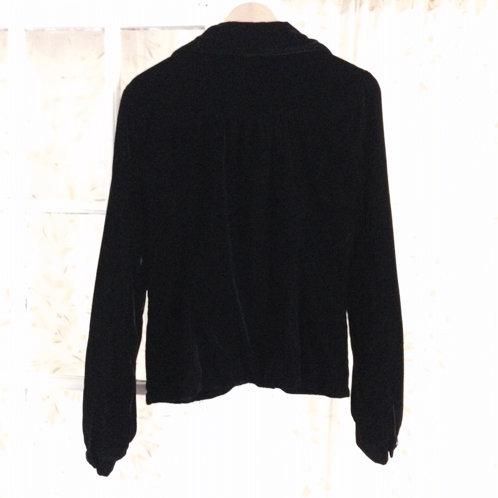 Velvet blazer - front button missing. - Picture 2 of 3