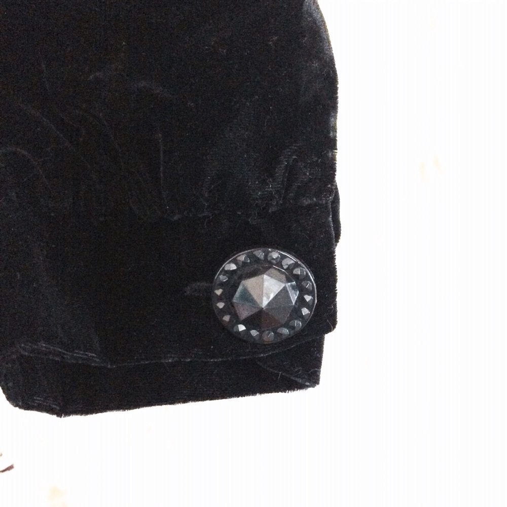 Velvet blazer - front button missing. - Picture 3 of 3