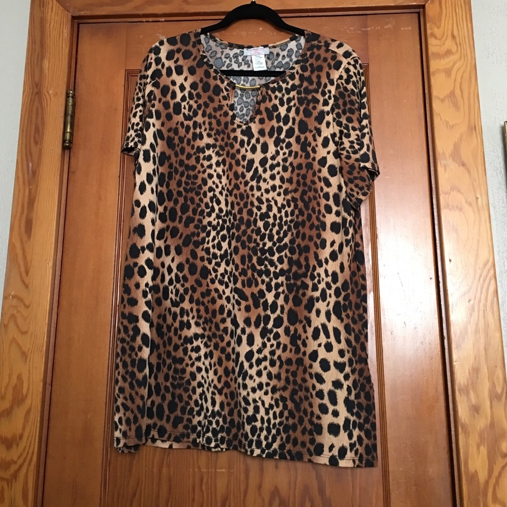 Grrrrr! Animal print bar top