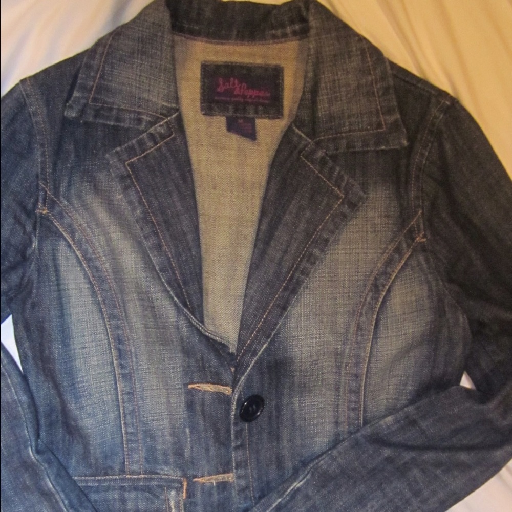 Fun jean jacket! Salt & Pepper size M