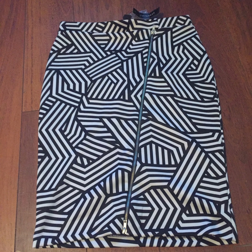 Zip front skirt