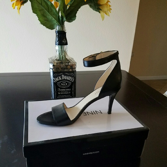 Nine West Shoes - Nine West strappy black heels size 9