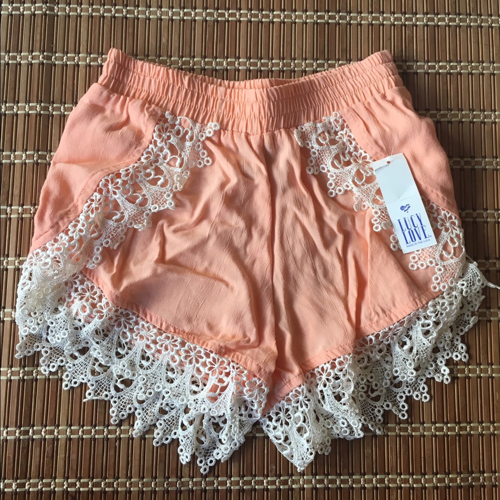NWT Lucy Love Scallop Lace Shorts in Georgia Peach