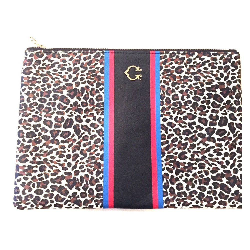 C.Wonder Leopard Clutch