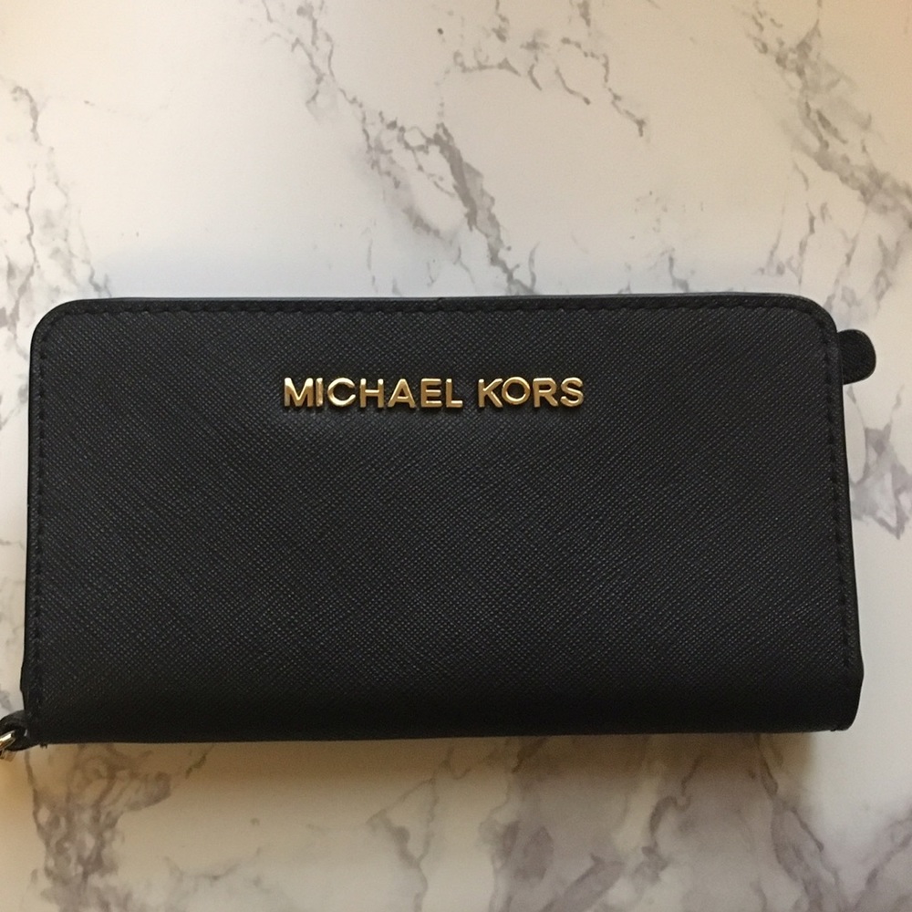 Michael Kors iPhone wristlet