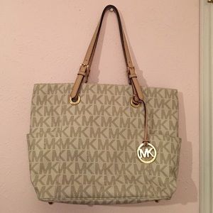 White and gray Michael Kors jet set travel bag