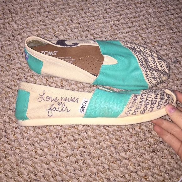 TOMS - Picture 3 of 4