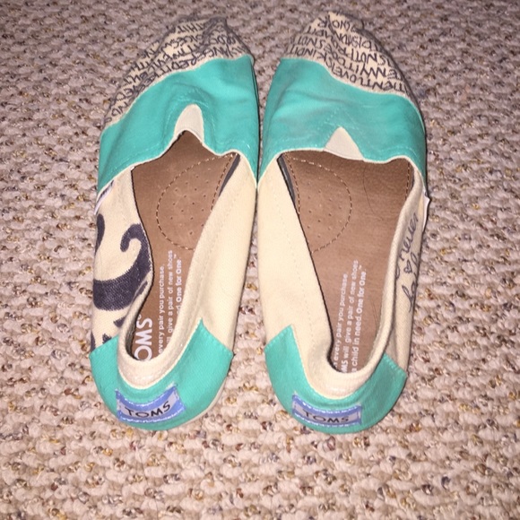 TOMS - Picture 4 of 4