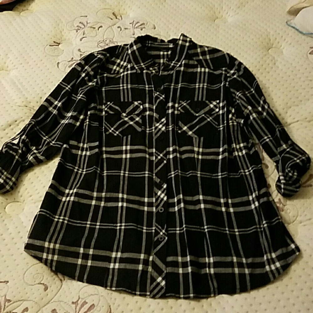 Torrid button up black, white and gray shirt