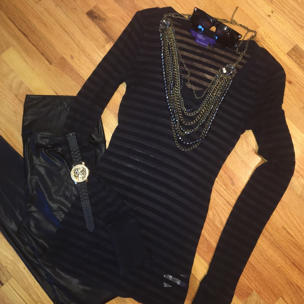 Perfect black long sleeve top 🕶 fits size S
