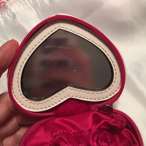 NWT RARE Flower Print Heart Jewelry Pouch F67782💕 - Picture 3 of 3