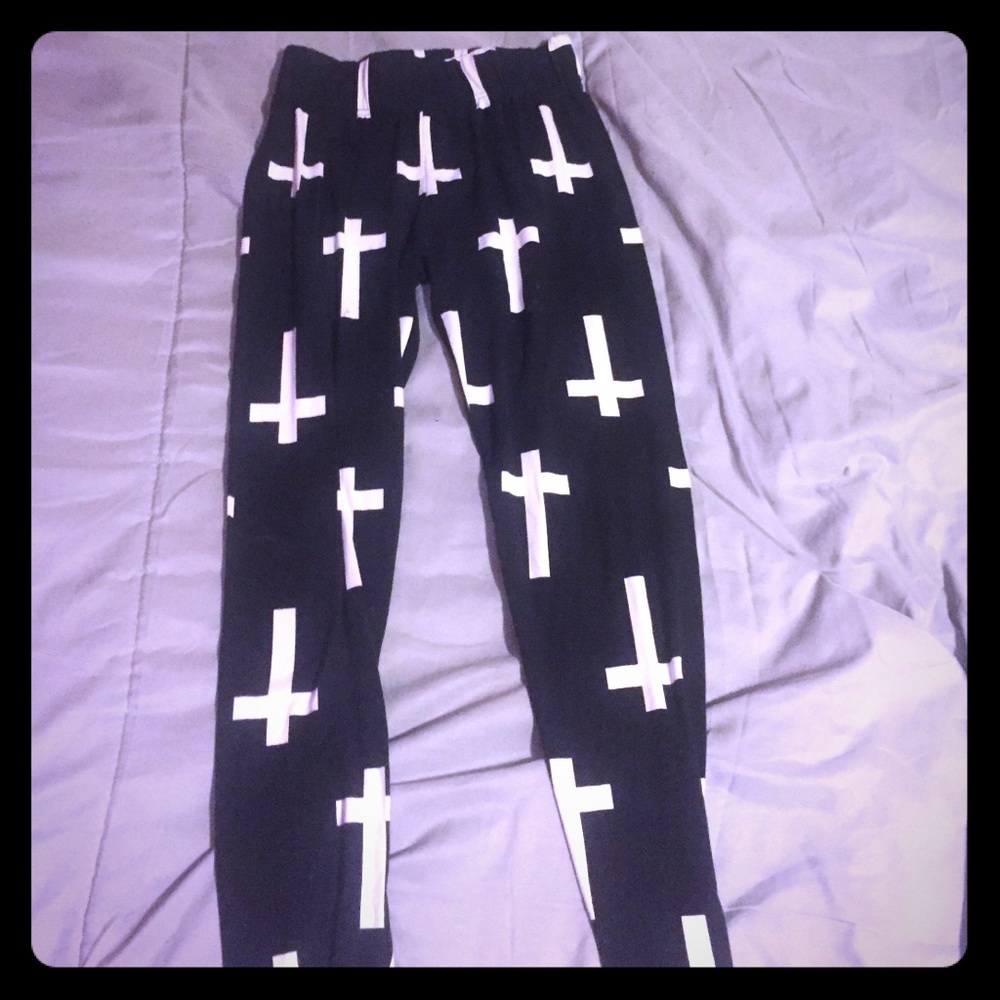 Cross legging. NEVER worn. Very soft. Size S/M