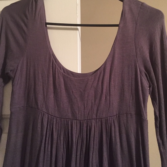 🍀🌷 Adorable tunic with low cut cleavage - Picture 2 of 3