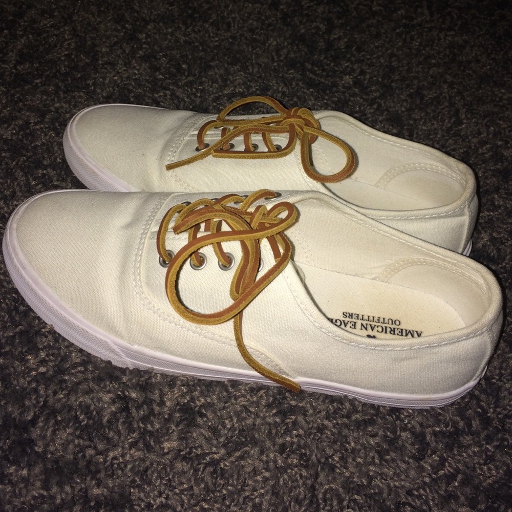SOLD 🎉AE canvas sneakers