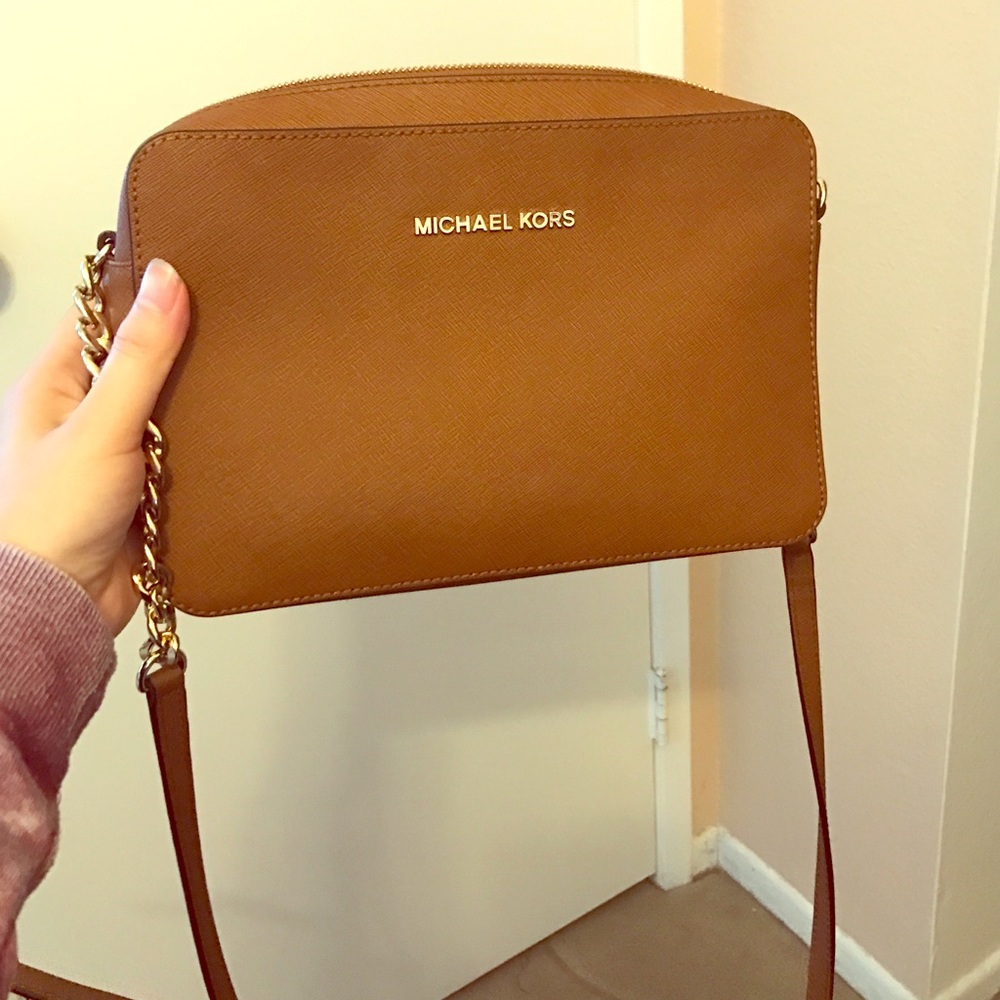 Michael kors jet set cross body bag
