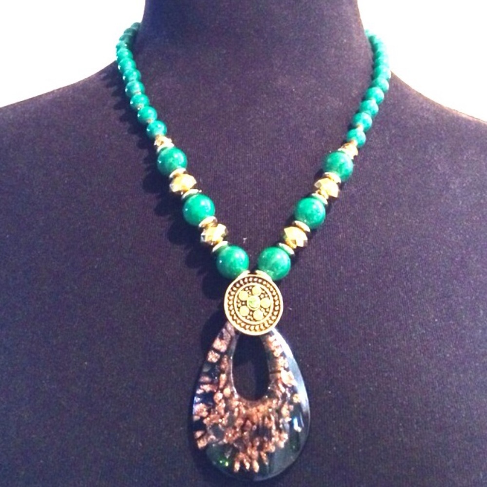 Beautiful Green Beaded Glass Pendant Necklace