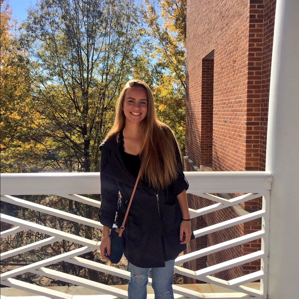 Meet your Posher, Lauren