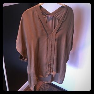 Vince silk sleeveless top size med fits loose