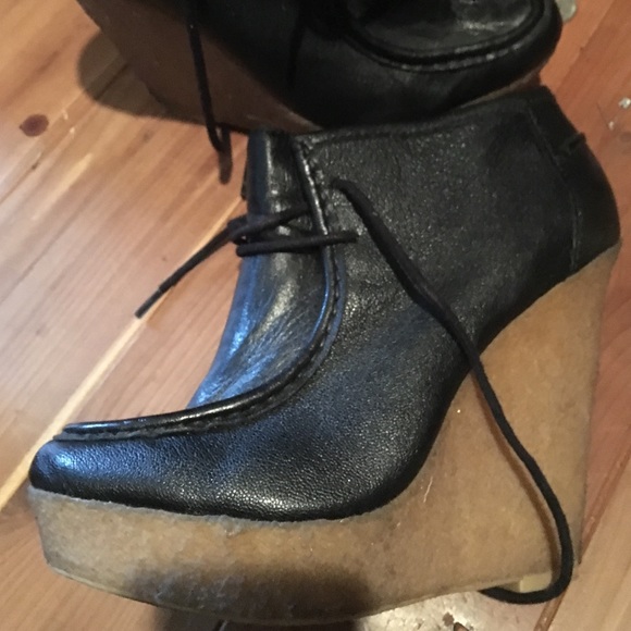 Leather bootie with 5in wedge - Picture 3 of 3