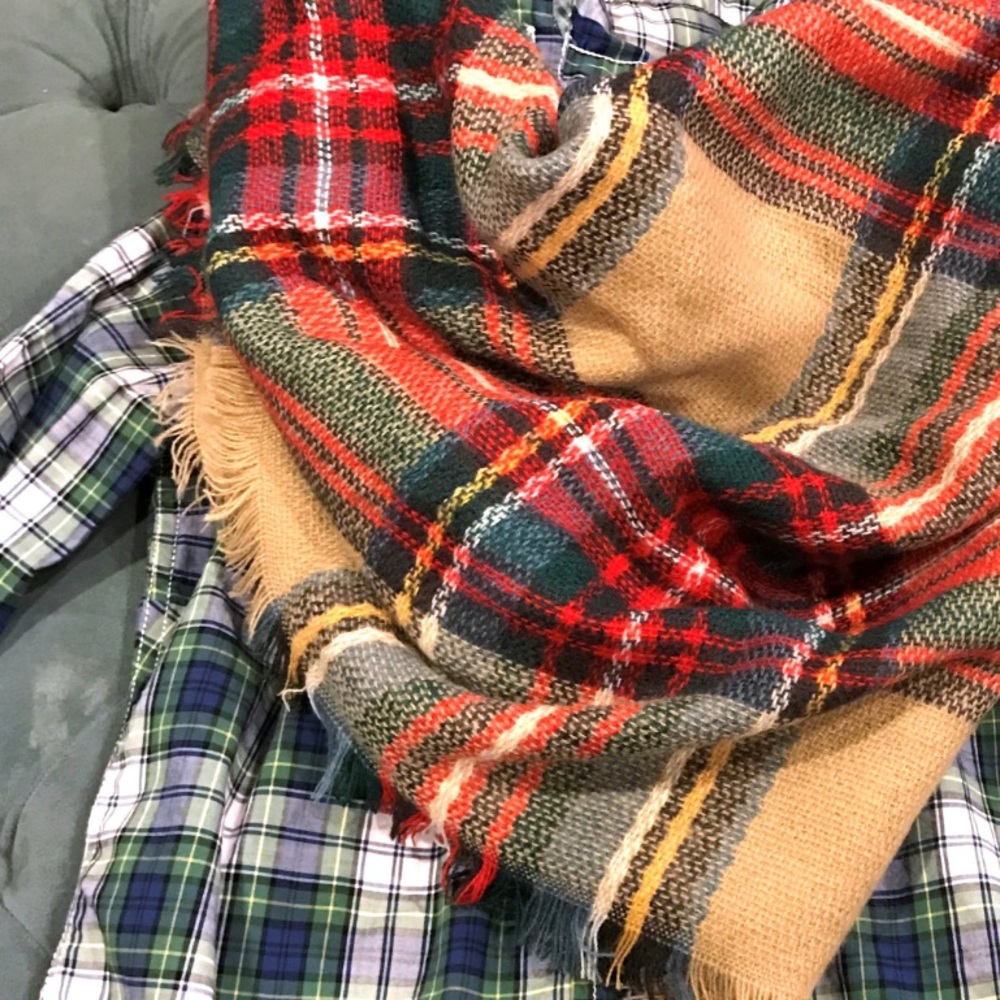 NWOT Camel Plaid Blanket Scarf
