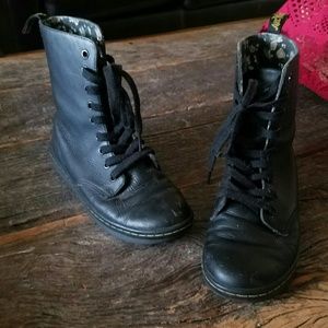 Dr.martens leather shoreditch