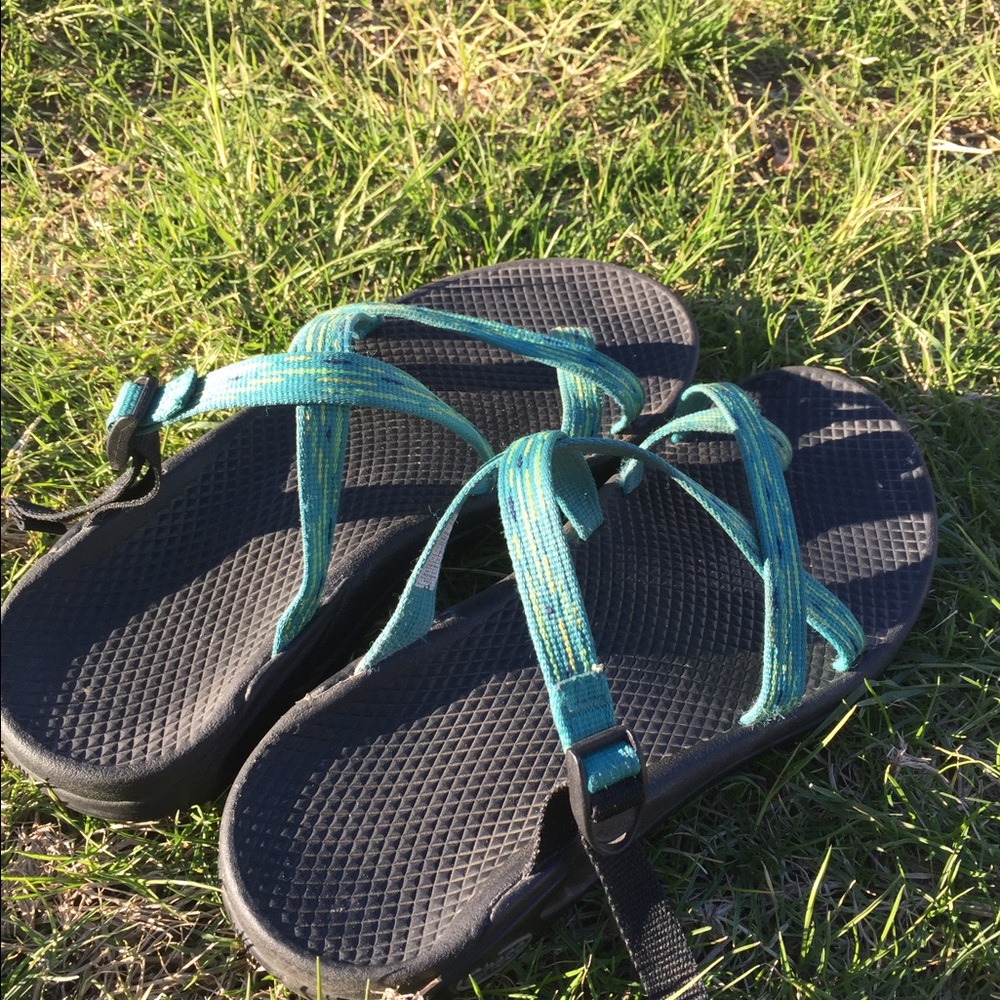 Chacos teal sandal no back strap