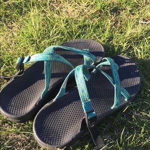 Chacos teal sandal no back strap