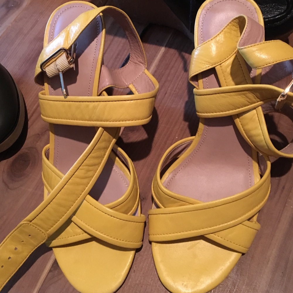 Yellow leather sandals- so cute!