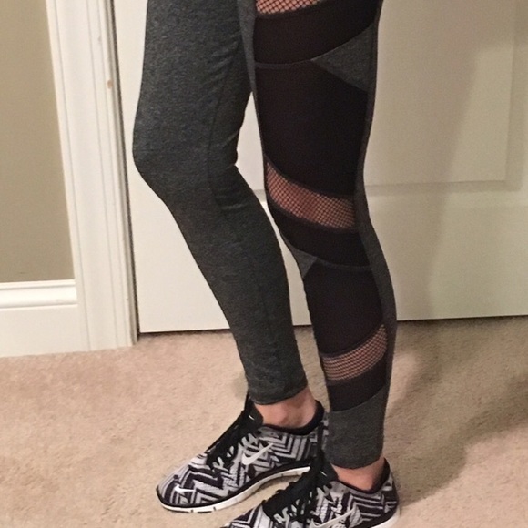 💕HP 7/11 YOGA MESH PANAL LEGGINGS IN CHARCOAL - Picture 3 of 4