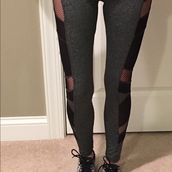 💕HP 7/11 YOGA MESH PANAL LEGGINGS IN CHARCOAL - Picture 4 of 4