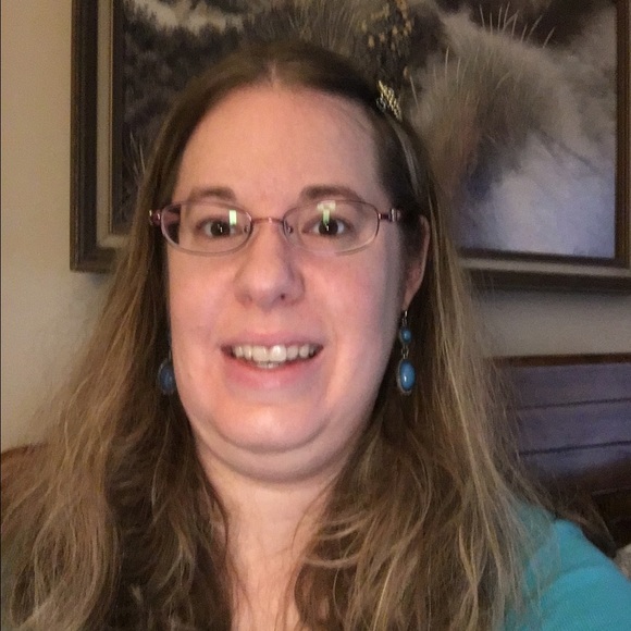 Meet your Posher, Michelle - Picture 2 of 3