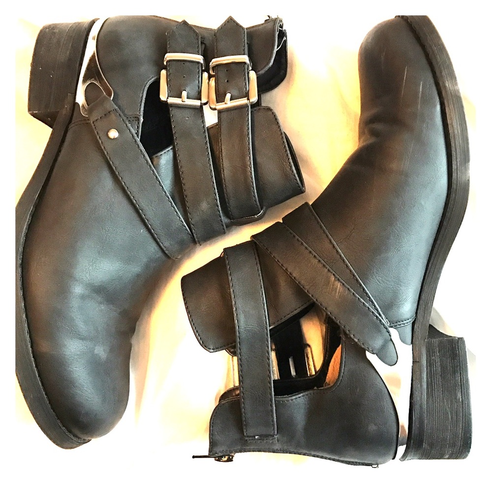 Cute black cutout booties!
