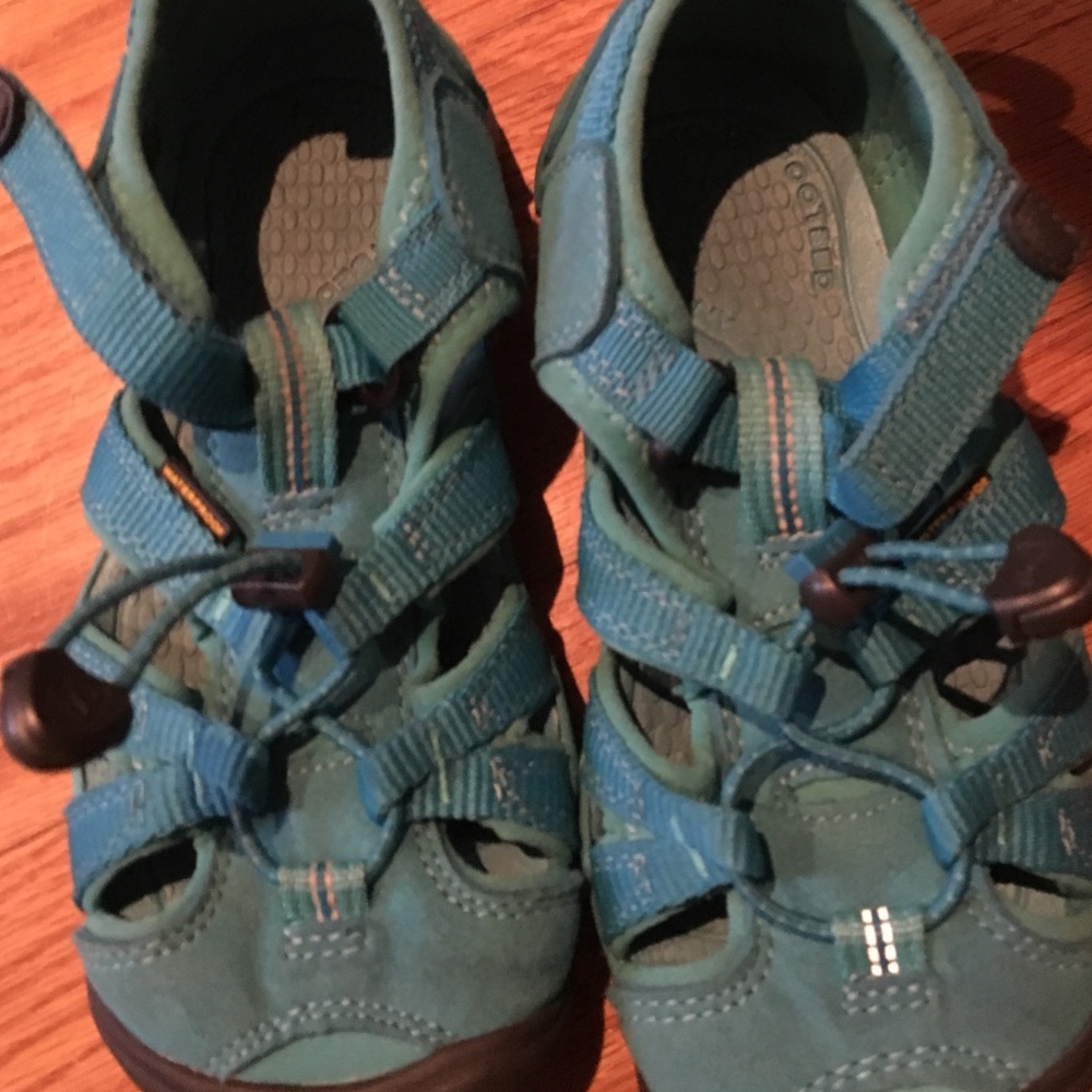 Keen sandals - like new