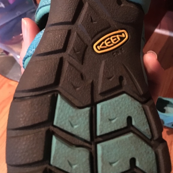 Keen sandals - like new - Picture 3 of 3