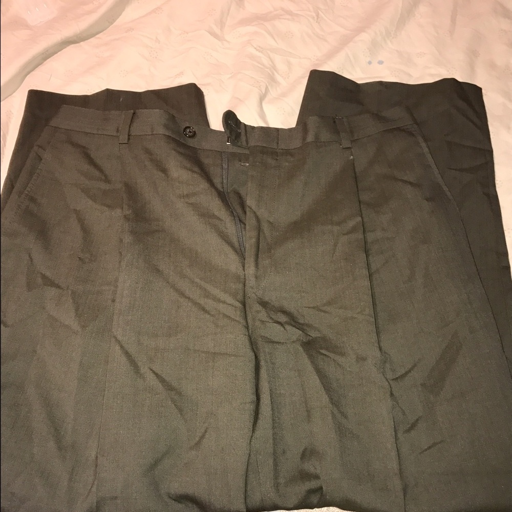 Burberry Single Pleat Pant 33/29 Olive