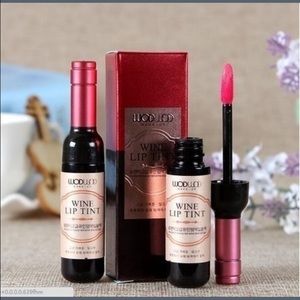 Cherry wine lip gloss 🍷