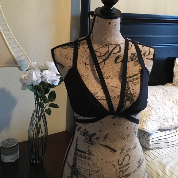 Criss-Cross Bralette - Picture 2 of 4